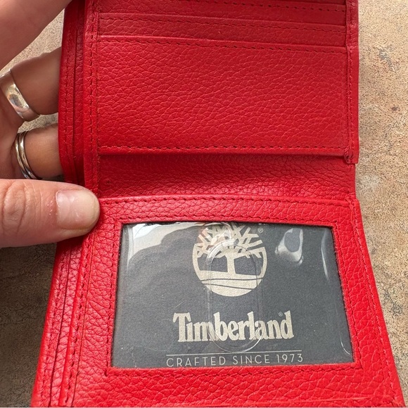 Timberland Vibrant Red Leather Wallet - New! Zip and Snap closures - Picture 4 of 9